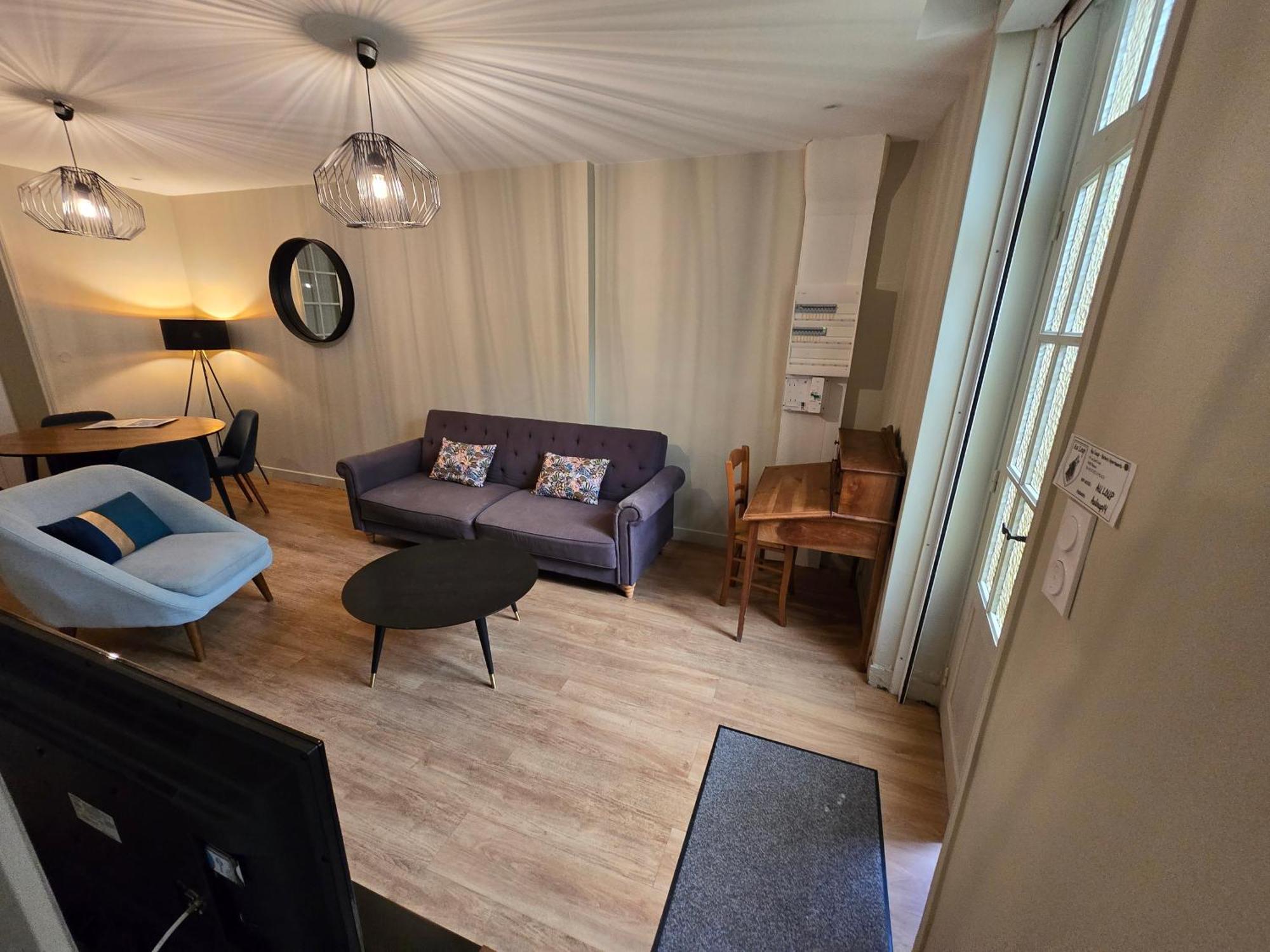 Au Loup Historic Aparthotel Bayeux